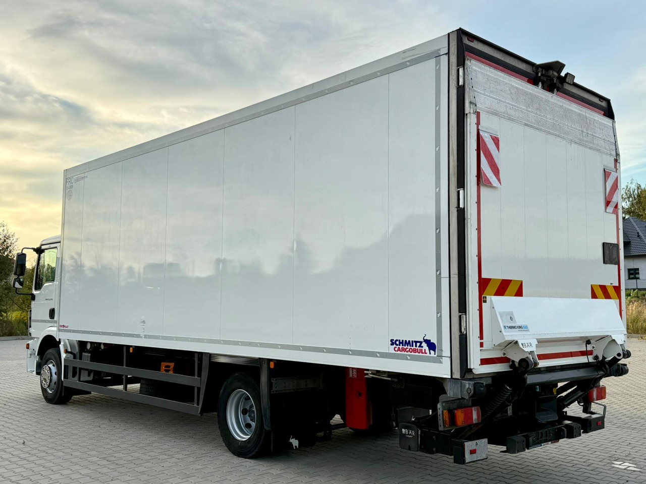 MAN TGM 15.290 / CHŁODNIA / WINDA / SCHMITZ / 18 PALET / AUTOMAT / NISKI PRZEBIEG / 2020 ROK / EURO 6 - Камион ладилник: слика 3 MAN TGM 15.290 / CHŁODNIA / WINDA / SCHMITZ / 18 PALET / AUTOMAT / NISKI PRZEBIEG / 2020 ROK / EURO 6 - Камион ладилник: слика 3