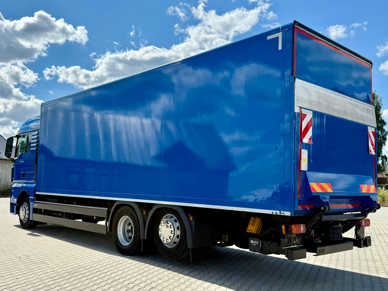MAN TGX 26.420 / KONTENER / WINDA / 8.5 M DŁUGOŚCI / 21 EUROPALET / 6x2 / 3 OŚ PODNOSZONA I SKRĘTNA / ŁADOWNOŚĆ 14 415 KG / 2018 ROK / Z NIEMIEC - Камион сандучар: слика 5 MAN TGX 26.420 / KONTENER / WINDA / 8.5 M DŁUGOŚCI / 21 EUROPALET / 6x2 / 3 OŚ PODNOSZONA I SKRĘTNA / ŁADOWNOŚĆ 14 415 KG / 2018 ROK / Z NIEMIEC - Камион сандучар: слика 5