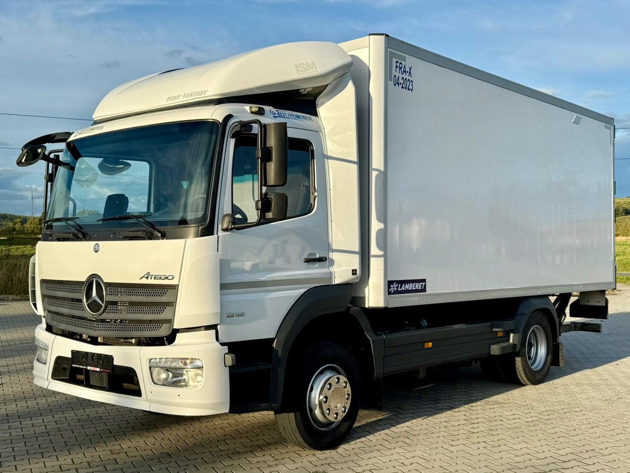 MERCEDES-BENZ ATEGO 1218 / CHŁODNIA / IZOTERMA / WINDA / 5.10 M DŁUGOŚCI / LAMBERET / AUTOMAT / 2017 ROK / 410 TYŚ KM - Камион ладилник: слика 2 MERCEDES-BENZ ATEGO 1218 / CHŁODNIA / IZOTERMA / WINDA / 5.10 M DŁUGOŚCI / LAMBERET / AUTOMAT / 2017 ROK / 410 TYŚ KM - Камион ладилник: слика 2