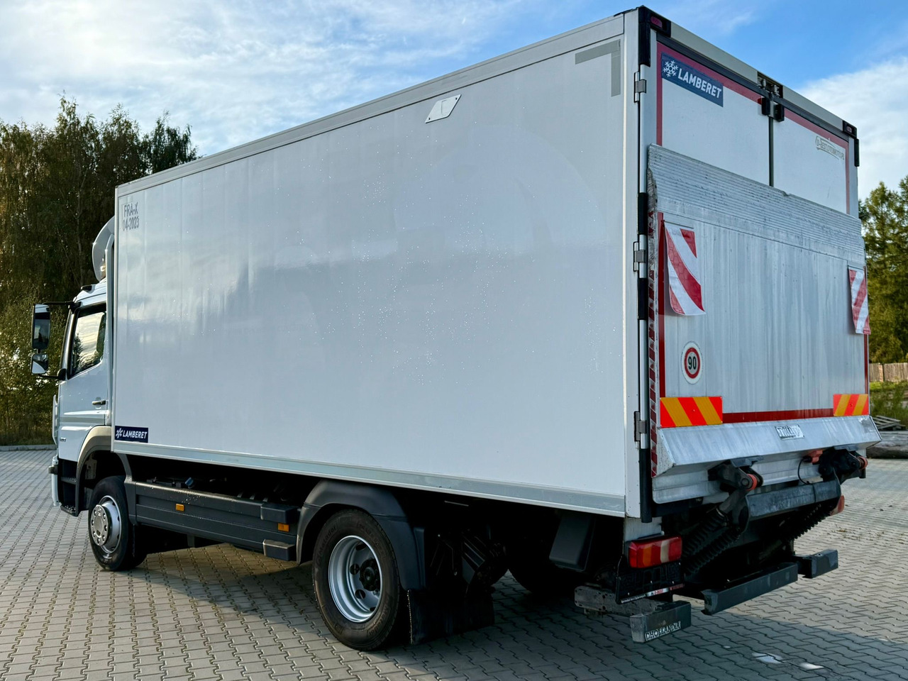 MERCEDES-BENZ ATEGO 1218 / CHŁODNIA / IZOTERMA / WINDA / 5.10 M DŁUGOŚCI / LAMBERET / AUTOMAT / 2017 ROK / 410 TYŚ KM - Камион ладилник: слика 4 MERCEDES-BENZ ATEGO 1218 / CHŁODNIA / IZOTERMA / WINDA / 5.10 M DŁUGOŚCI / LAMBERET / AUTOMAT / 2017 ROK / 410 TYŚ KM - Камион ладилник: слика 4