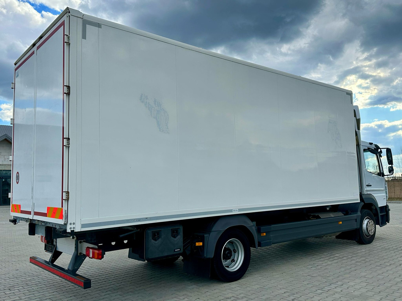 MERCEDES-BENZ ATEGO / 1221 / IZOTERMA / KONTENER / AUTOMAT / 230 TYS KM / 17 EUROPALET / 6.8 M DŁUGOŚCI / 2019 ROK - Изотермален камион: слика 4 MERCEDES-BENZ ATEGO / 1221 / IZOTERMA / KONTENER / AUTOMAT / 230 TYS KM / 17 EUROPALET / 6.8 M DŁUGOŚCI / 2019 ROK - Изотермален камион: слика 4