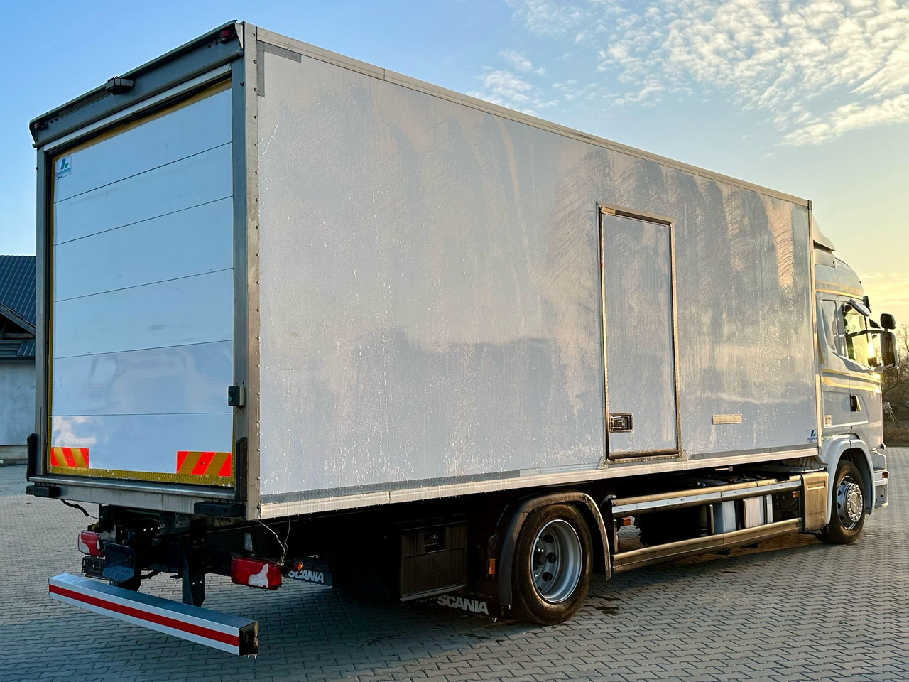 SCANIA G360 / IZOTERMA / 6.8 M DŁUGOŚCI / AUTOMAT / CAŁA NA PODUSZKACH / KLIMA POSTOJOWA / ELEKTRYCZNA ROLETA TYŁ / SYPIALKA - Изотермален камион: слика 3 SCANIA G360 / IZOTERMA / 6.8 M DŁUGOŚCI / AUTOMAT / CAŁA NA PODUSZKACH / KLIMA POSTOJOWA / ELEKTRYCZNA ROLETA TYŁ / SYPIALKA - Изотермален камион: слика 3