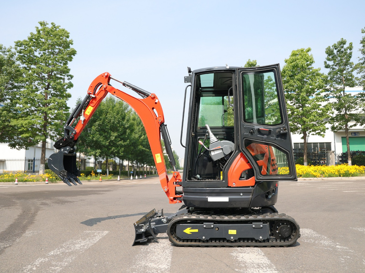 KUBOTA Diesel Mini excavator 2.5 Ton - Müller Machinery MB 25 Plus - VKSH - Мини багер: слика 2 KUBOTA Diesel Mini excavator 2.5 Ton - Müller Machinery MB 25 Plus - VKSH - Мини багер: слика 2