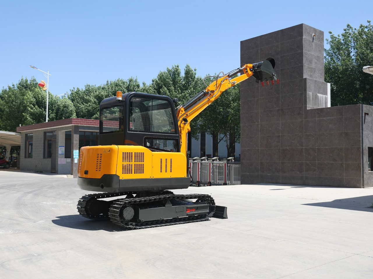 Müller Machinery Diesel Mini excavator 4 ton - Müller Machinery MB 40 - KSH Xinchai  4D32  Motor - Мини багер: слика 4 Müller Machinery Diesel Mini excavator 4 ton - Müller Machinery MB 40 - KSH Xinchai  4D32  Motor - Мини багер: слика 4
