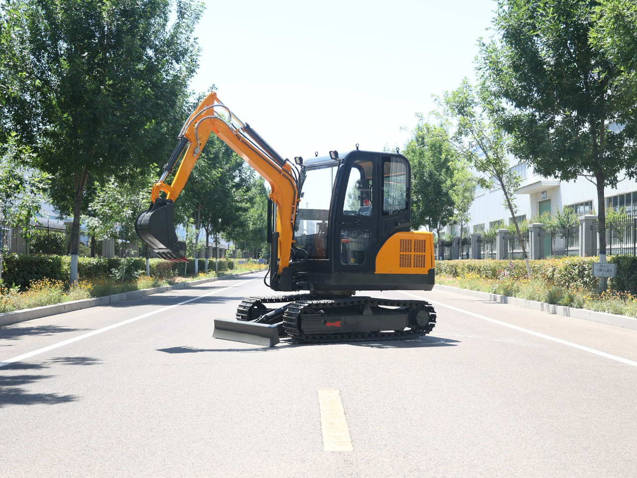 Müller Machinery Diesel Mini excavator 4 ton - Müller Machinery MB 40 - KSH Xinchai  4D32  Motor - Мини багер: слика 1 Müller Machinery Diesel Mini excavator 4 ton - Müller Machinery MB 40 - KSH Xinchai  4D32  Motor - Мини багер: слика 1