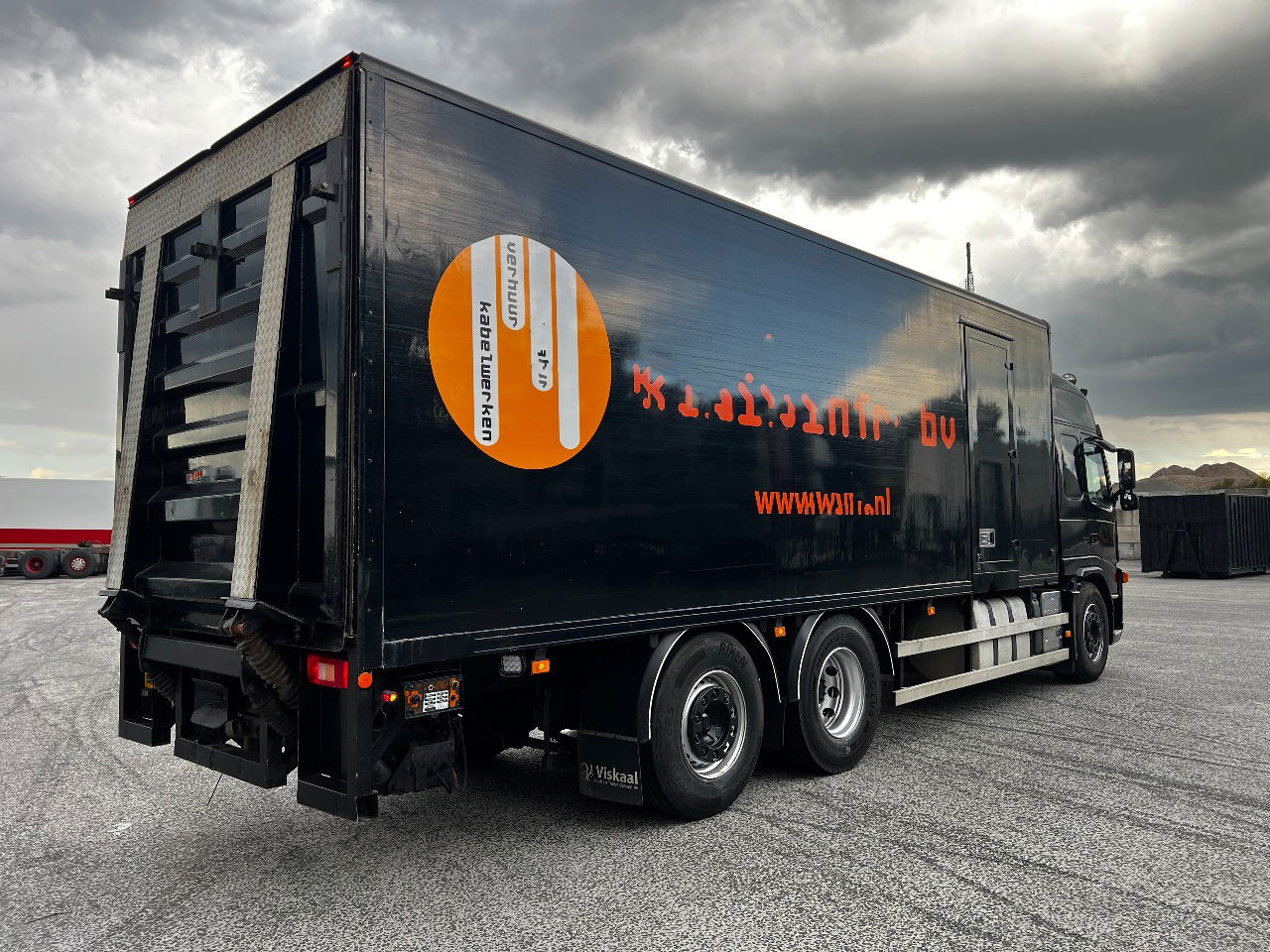 Volvo FM 9.300 Globe 6x2, Euro 5 - Камион сандучар: слика 3 Volvo FM 9.300 Globe 6x2, Euro 5 - Камион сандучар: слика 3