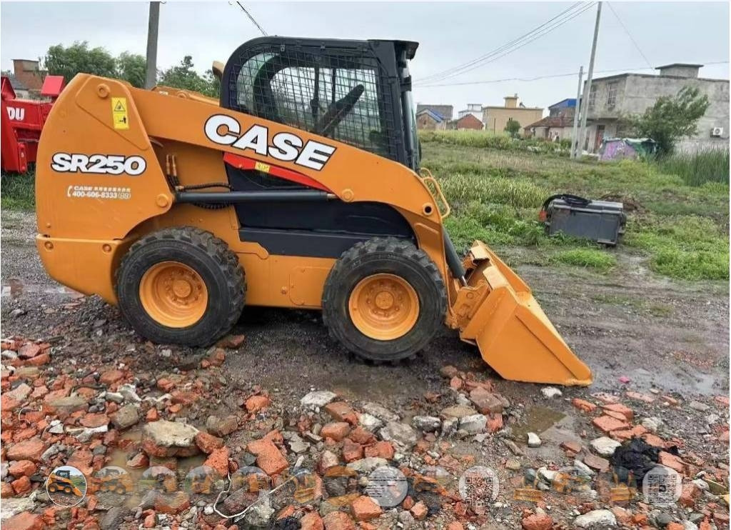 CASE SR 250 - Компактен натоварувач: слика 1 CASE SR 250 - Компактен натоварувач: слика 1