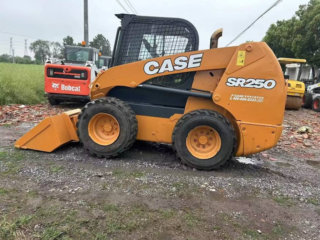 CASE SR 250 - Компактен натоварувач: слика 3 CASE SR 250 - Компактен натоварувач: слика 3