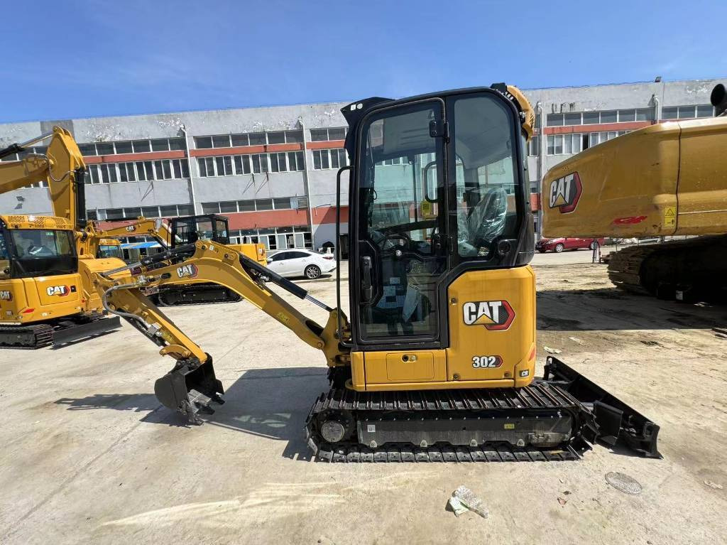 CAT 302 - Мини багер: слика 2 CAT 302 - Мини багер: слика 2