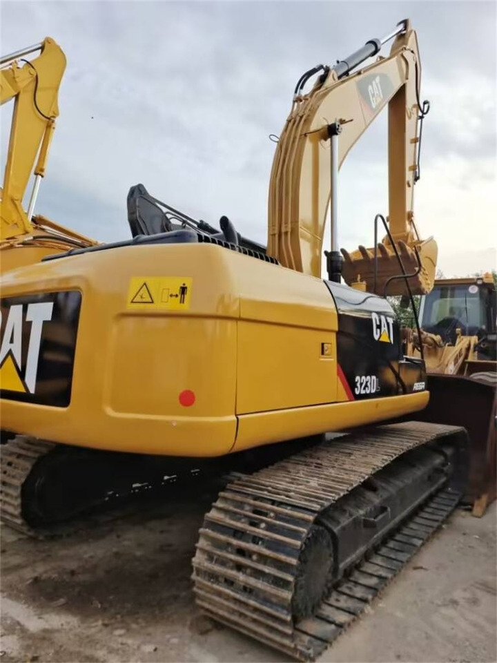 CAT 323 D - Багер гасеничар: слика 1 CAT 323 D - Багер гасеничар: слика 1