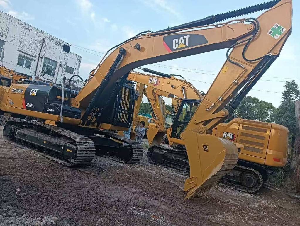Багер гасеничар CAT 324 D2L: слика 1