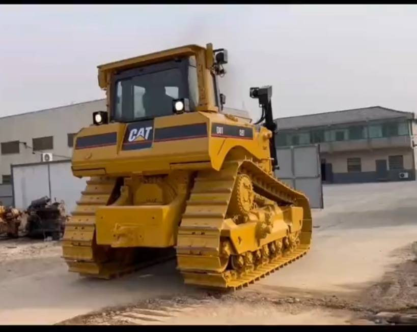 CAT D 8 T - Булдожер: слика 1 CAT D 8 T - Булдожер: слика 1