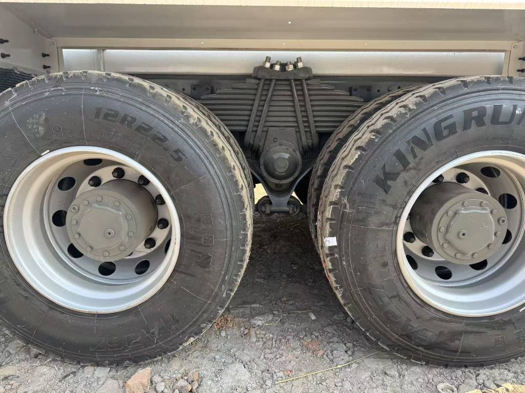 Howo 100% New and used - Камион цистерна: слика 5 Howo 100% New and used - Камион цистерна: слика 5