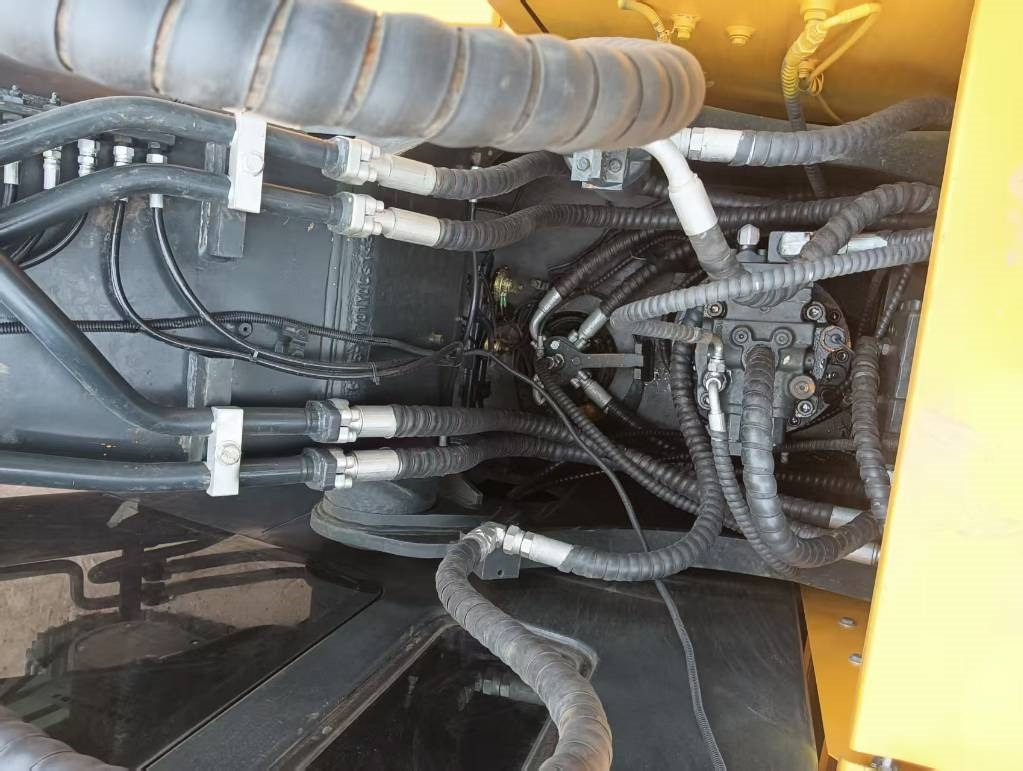 Hyundai 220 LC-9S - Багер гасеничар: слика 2 Hyundai 220 LC-9S - Багер гасеничар: слика 2