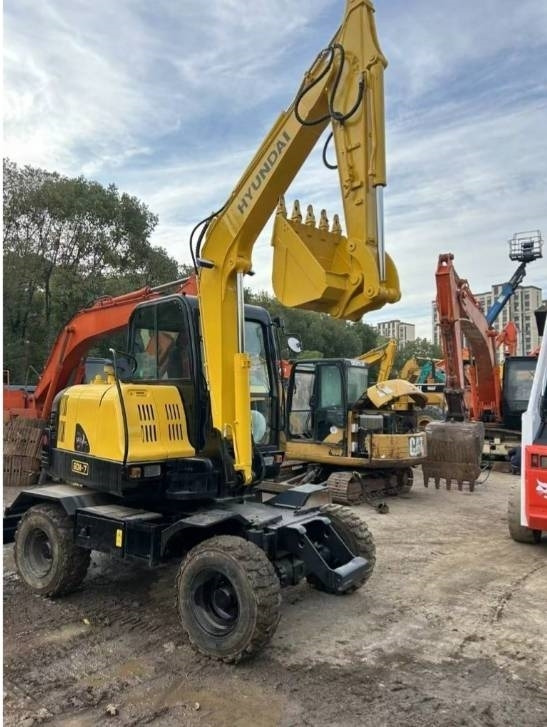 Hyundai 60W-7 - Багер на тркала: слика 2 Hyundai 60W-7 - Багер на тркала: слика 2