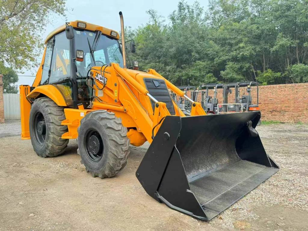 Ровокопач JCB 3 CX: слика 1
