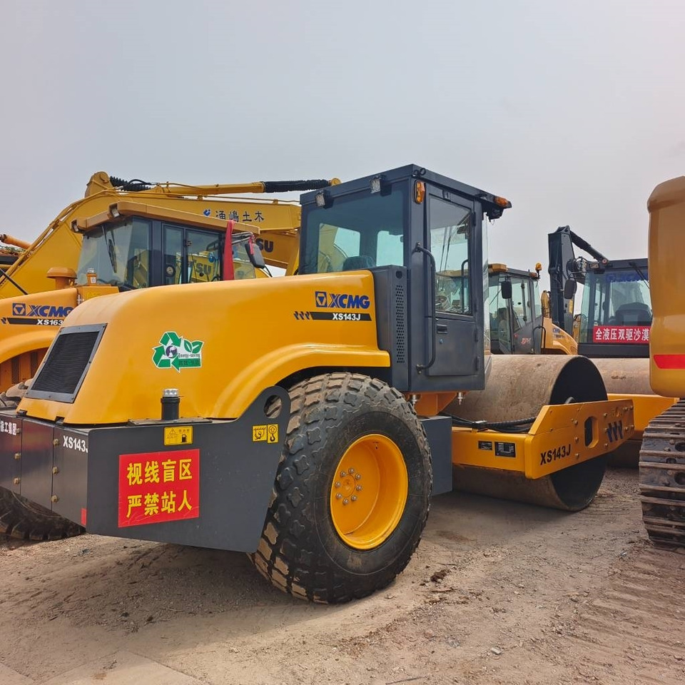 XCMG XS 143J - Компактор: слика 2 XCMG XS 143J - Компактор: слика 2