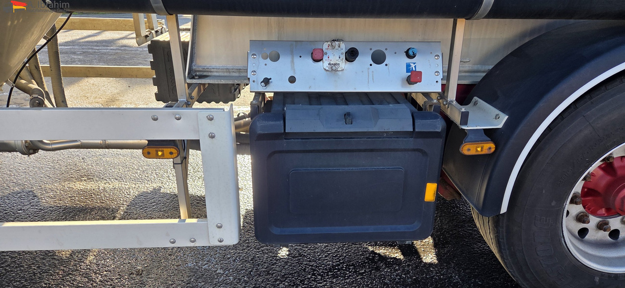 Feldbinder EUT 40.3 Liftachse, Scheibenbremse Topzustand | einsatzbereit - Полуприколка силос: слика 4 Feldbinder EUT 40.3 Liftachse, Scheibenbremse Topzustand | einsatzbereit - Полуприколка силос: слика 4