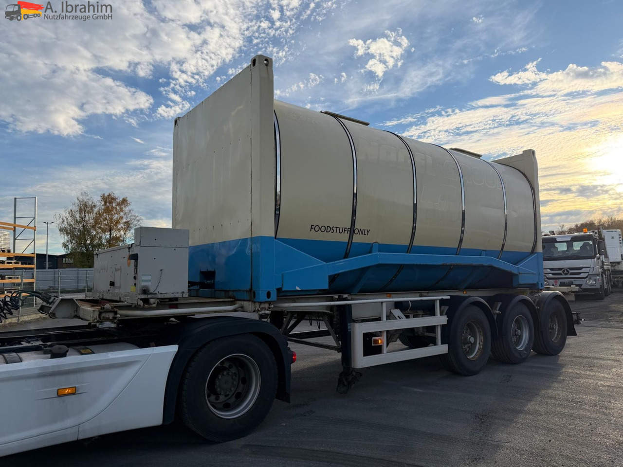 Feldbinder Lebensmittel Tank Container 26500 L | 2 Kammern | Heizung | 20 ft | Edelstahl | - Полуприколка цистерна: слика 1 Feldbinder Lebensmittel Tank Container 26500 L | 2 Kammern | Heizung | 20 ft | Edelstahl | - Полуприколка цистерна: слика 1