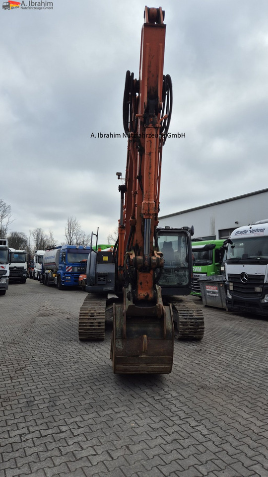 Багер гасеничар Hitachi 225 USLC: слика 9