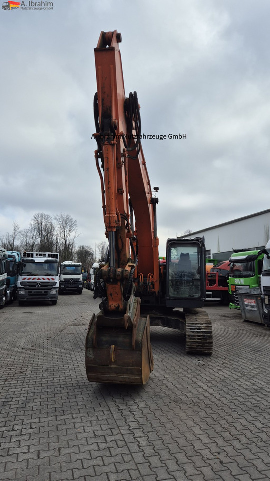Багер гасеничар Hitachi 225 USLC: слика 8