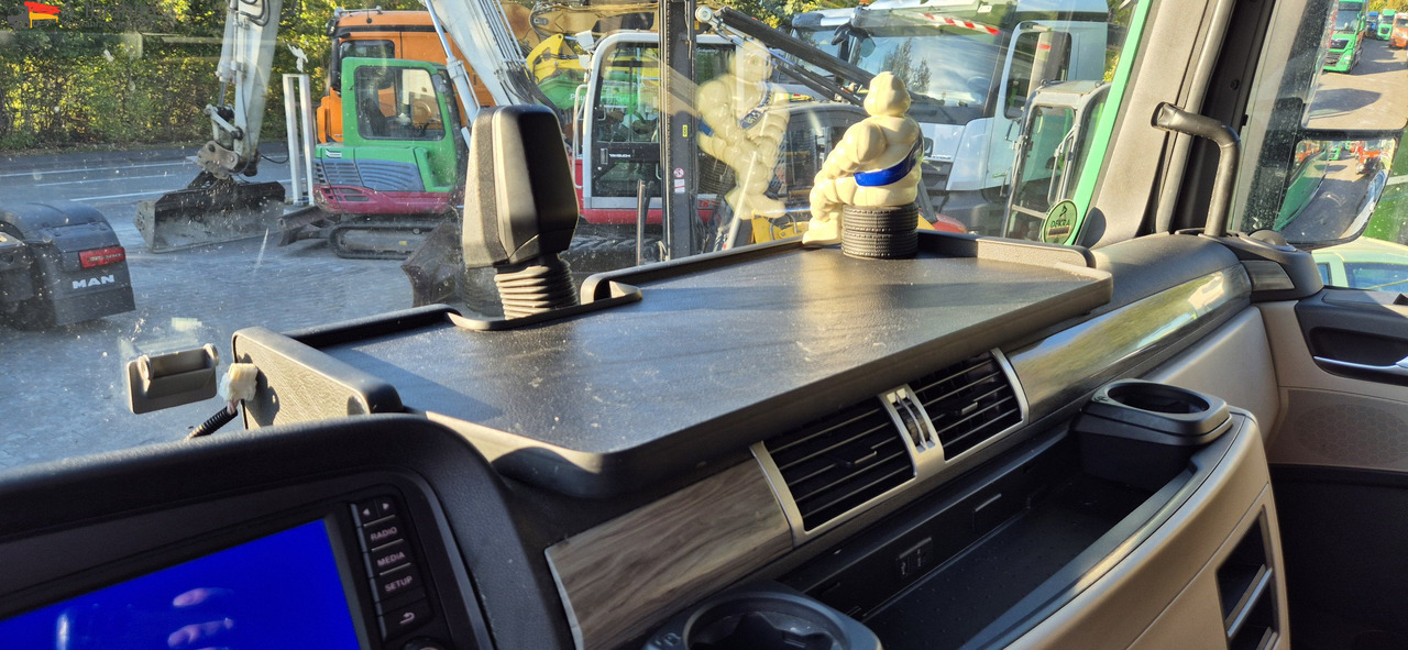 MAN TGX 18.510 Retarder | Standklima | XXL | Euro 6d | 2x Tank | LED | deutsches Fahrzeug - Камион влекач: слика 3 MAN TGX 18.510 Retarder | Standklima | XXL | Euro 6d | 2x Tank | LED | deutsches Fahrzeug - Камион влекач: слика 3