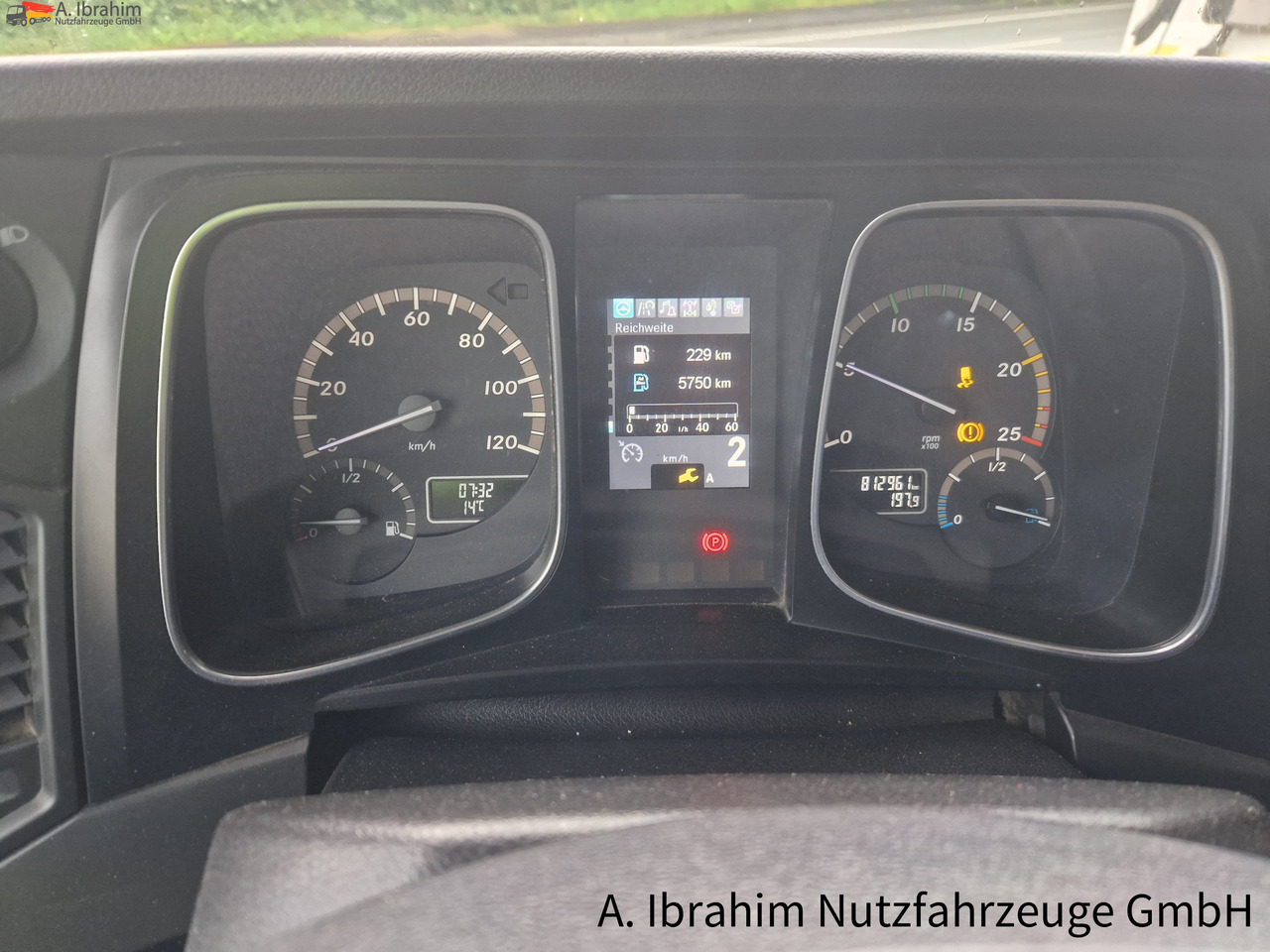 Mercedes-Benz 1845 Retarder Klima, Kühlschrank deutsches Fahrzeug - Камион влекач: слика 3 Mercedes-Benz 1845 Retarder Klima, Kühlschrank deutsches Fahrzeug - Камион влекач: слика 3