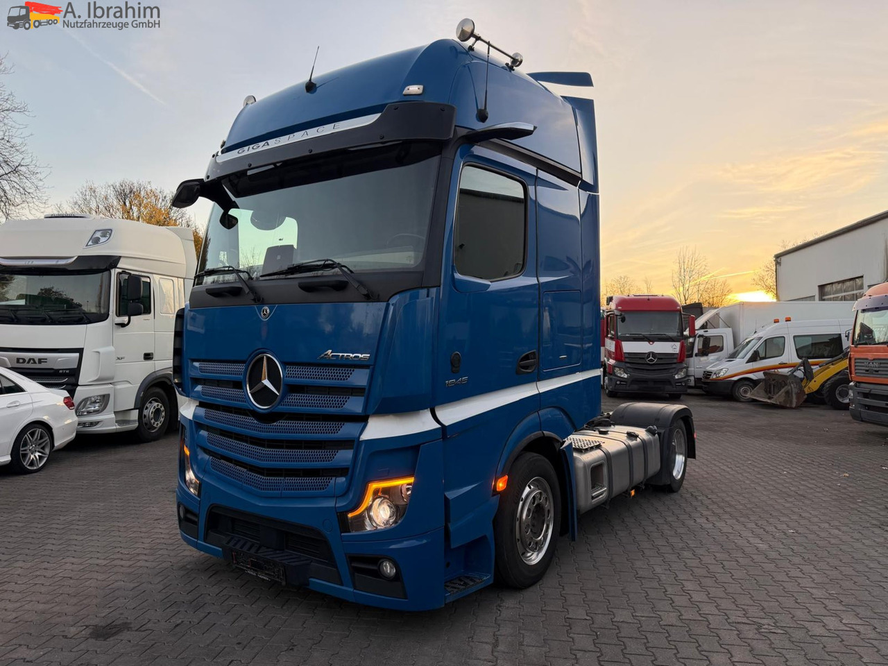 Mercedes-Benz Actros 1845 GigaSpace | Retarder | 4x2 | Luft Luft | LowLiner - Камион влекач: слика 1 Mercedes-Benz Actros 1845 GigaSpace | Retarder | 4x2 | Luft Luft | LowLiner - Камион влекач: слика 1