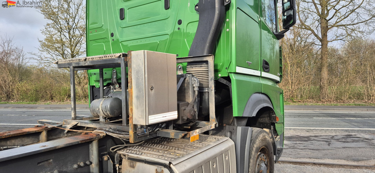 Mercedes-Benz DB 2853 4x4x2H Retarder - Камион влекач: слика 4 Mercedes-Benz DB 2853 4x4x2H Retarder - Камион влекач: слика 4