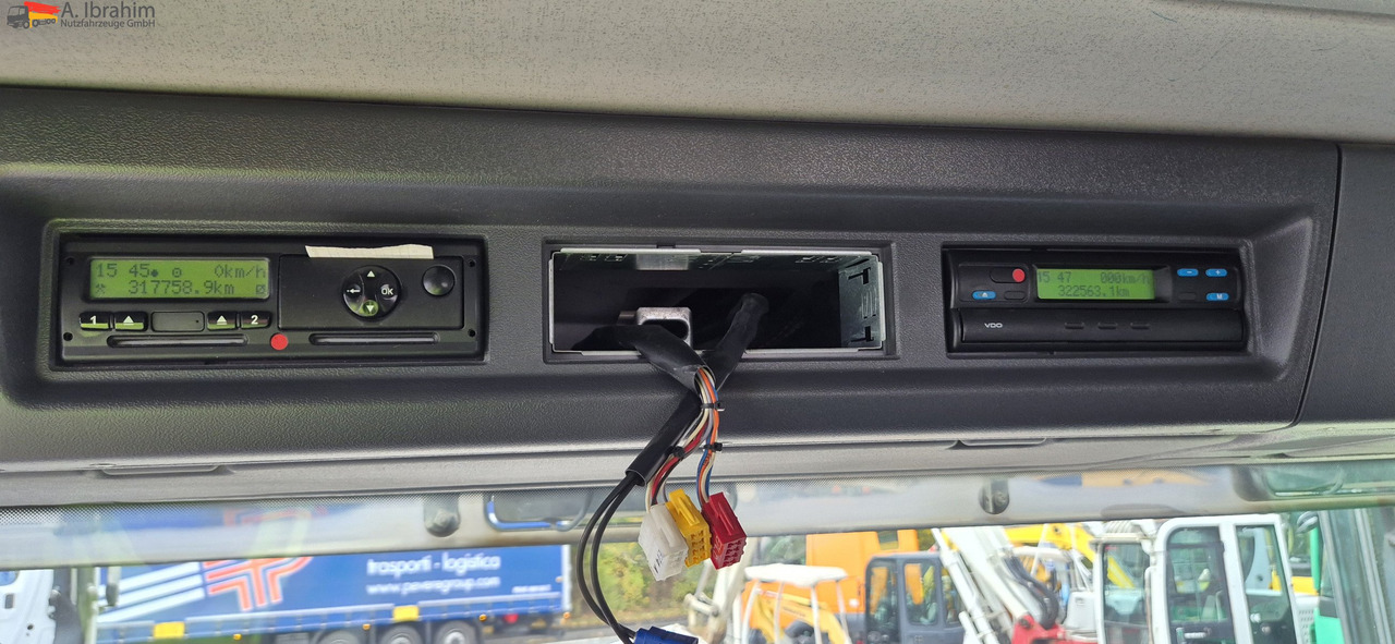 Scania R560 | 6x4 | V8 | Blatt Blatt | Schaltgetriebe 3x identisch vorhanden - Камион влекач: слика 5 Scania R560 | 6x4 | V8 | Blatt Blatt | Schaltgetriebe 3x identisch vorhanden - Камион влекач: слика 5