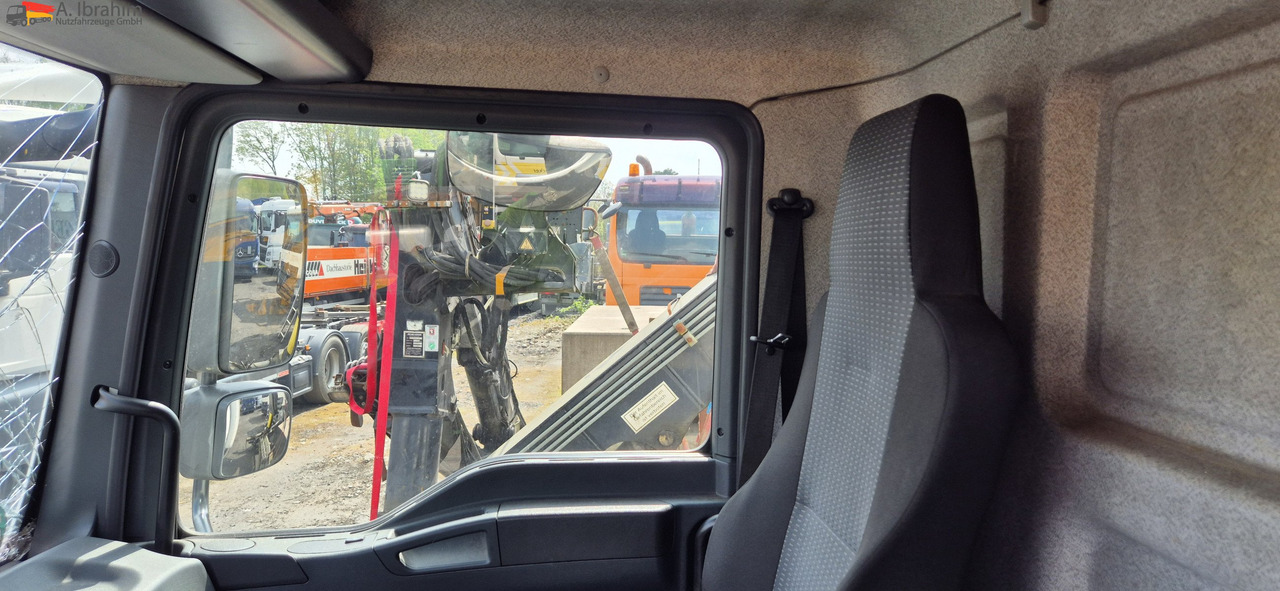 MAN TGL 8.150 4X2 BL Unfallschaden bedingt fahrbereit, Motor ok - Комбе: слика 3 MAN TGL 8.150 4X2 BL Unfallschaden bedingt fahrbereit, Motor ok - Комбе: слика 3