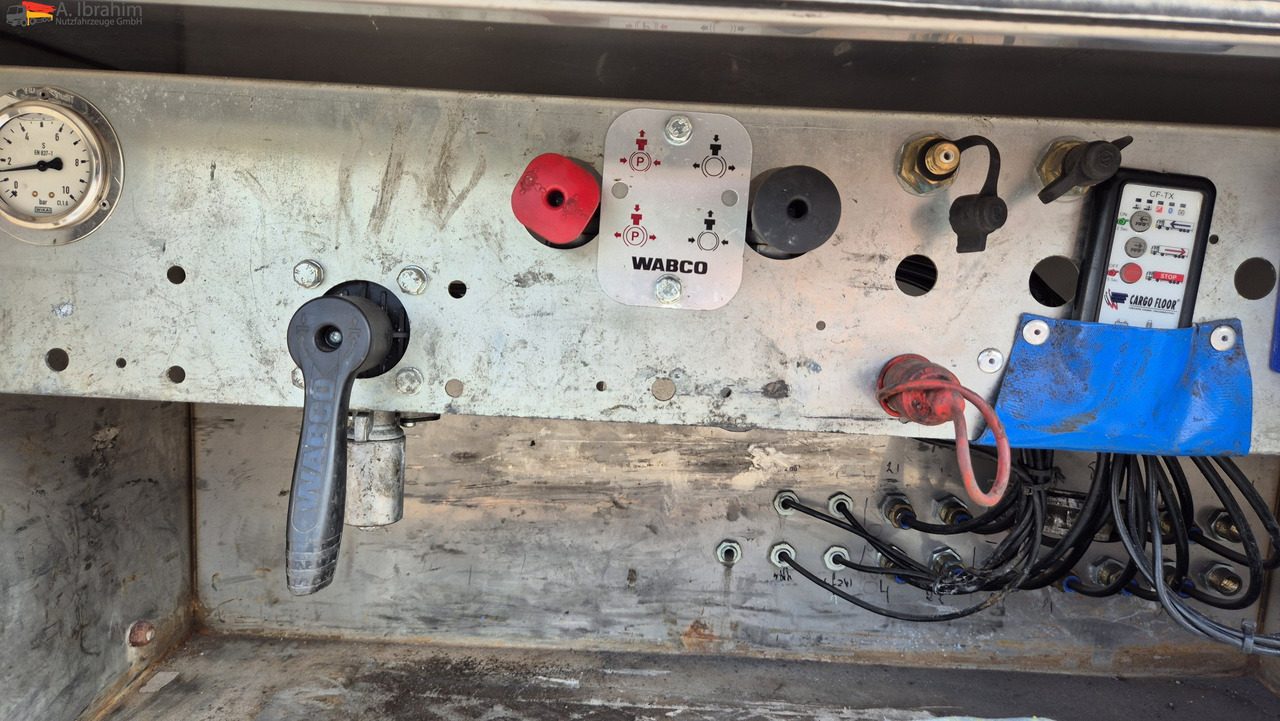 Kraker CF-200 Cargo-Floor Boden, Liftachse, SAF Achsen - Полуприколка со подвижен под за истовар: слика 5 Kraker CF-200 Cargo-Floor Boden, Liftachse, SAF Achsen - Полуприколка со подвижен под за истовар: слика 5