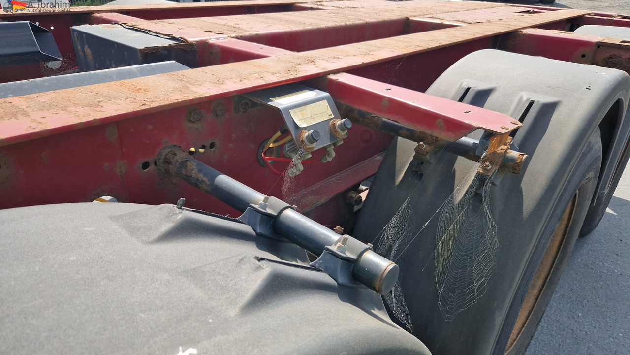 Krone SD Containerchassis 2x 20, 30, 40 ft deutscher Auflieger, ausziehbar - Транспортер на контејнер/ Полуприколка со променливо тело: слика 2 Krone SD Containerchassis 2x 20, 30, 40 ft deutscher Auflieger, ausziehbar - Транспортер на контејнер/ Полуприколка со променливо тело: слика 2