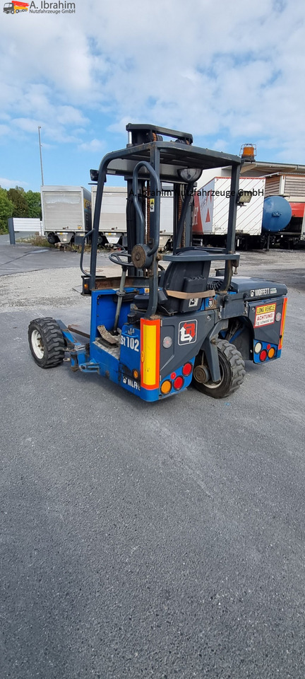 M4-25.3F Moffett Mitnahmestapler - Мобилен вилушкар: слика 3 M4-25.3F Moffett Mitnahmestapler - Мобилен вилушкар: слика 3