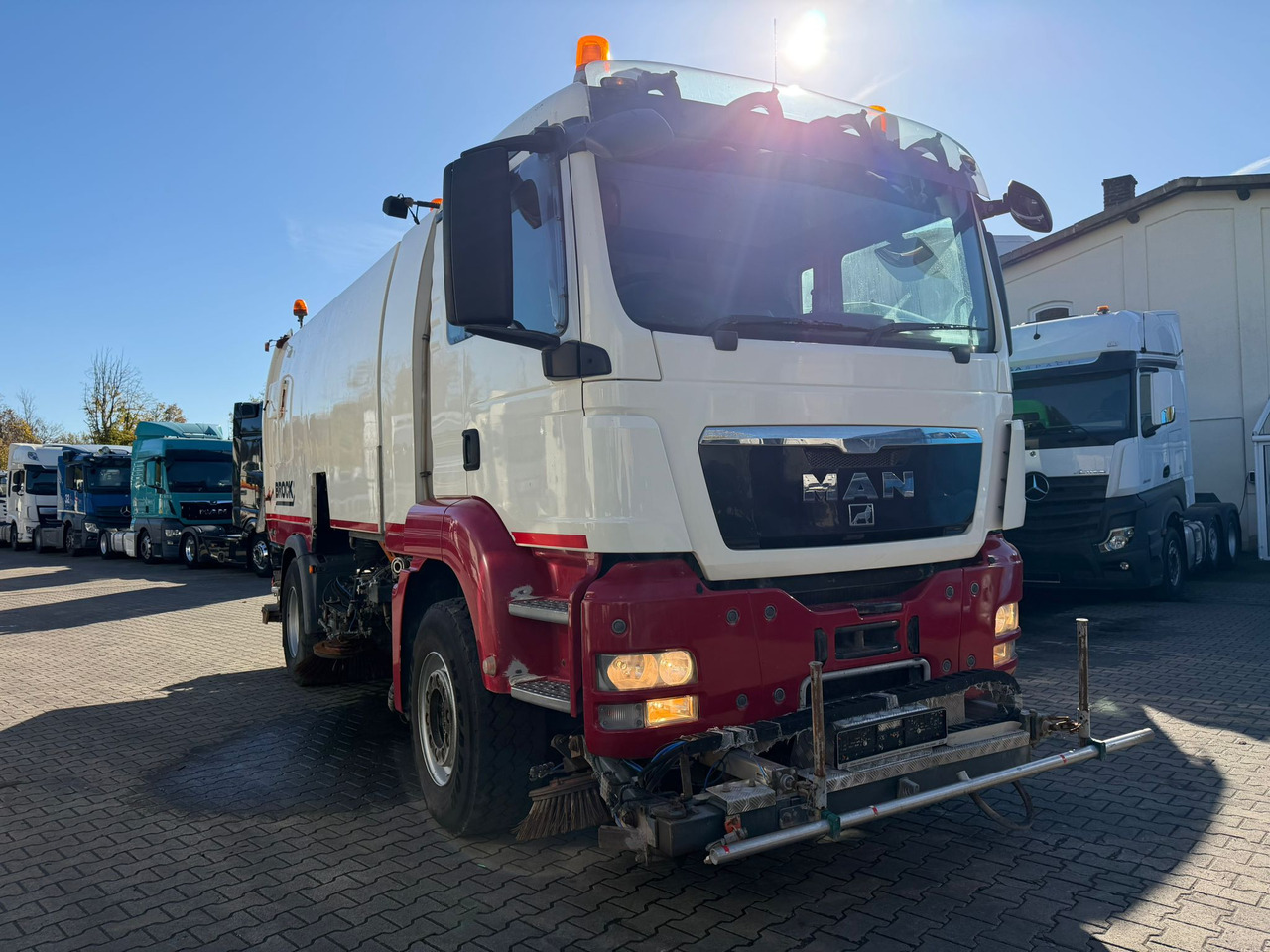MAN TGS 18.440 Brock SL 280 2 Jumbo S 2 Seiten + HD | 12053 St. - Возило за метење: слика 1 MAN TGS 18.440 Brock SL 280 2 Jumbo S 2 Seiten + HD | 12053 St. - Возило за метење: слика 1