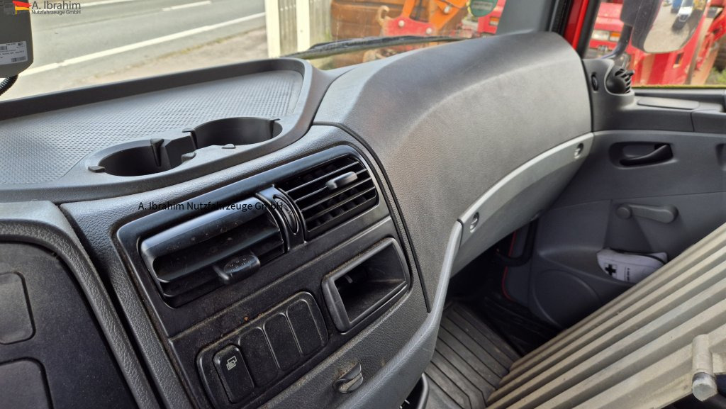 Mercedes-Benz 1222 Werkstattkoffer mit Regalsystem - Камион сандучар: слика 4 Mercedes-Benz 1222 Werkstattkoffer mit Regalsystem - Камион сандучар: слика 4