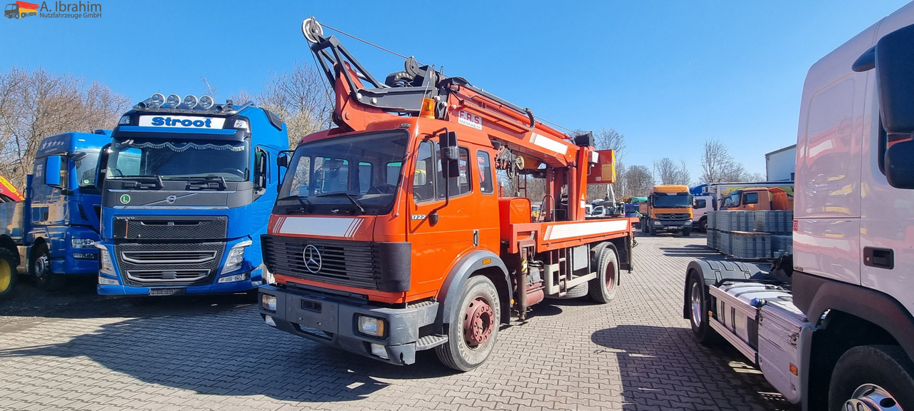 Mercedes-Benz 1722 Dachdeckerkran Cormach 30000  TECH, - Камион со кран, Камион со платформа: слика 1 Mercedes-Benz 1722 Dachdeckerkran Cormach 30000  TECH, - Камион со кран, Камион со платформа: слика 1