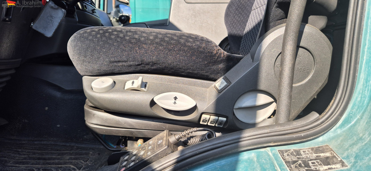 Mercedes-Benz 1824 Kipper Kran, Edelstahlaufbau Tierentsorgung - Кипер, Камион со кран: слика 4 Mercedes-Benz 1824 Kipper Kran, Edelstahlaufbau Tierentsorgung - Кипер, Камион со кран: слика 4