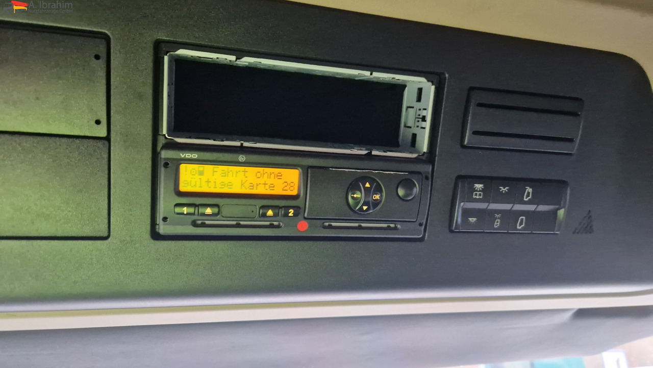 Mercedes-Benz 1845 Retarder Klima, Kühlschrank Edscha, Retarder, LBW, Zustand gut - Камион со церада: слика 4 Mercedes-Benz 1845 Retarder Klima, Kühlschrank Edscha, Retarder, LBW, Zustand gut - Камион со церада: слика 4