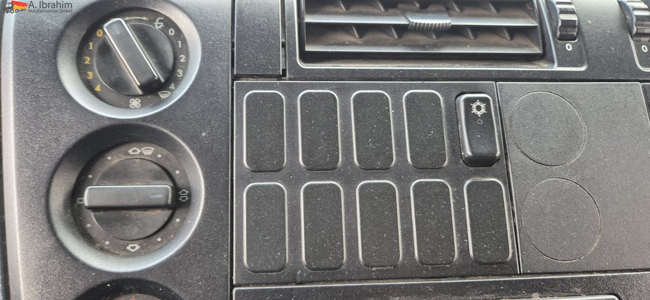 Mercedes-Benz 823 LBW | Radstand 4900 mm | 7.2 m Pritsche Klima | 3 Pedals - Комбе со церада: слика 2 Mercedes-Benz 823 LBW | Radstand 4900 mm | 7.2 m Pritsche Klima | 3 Pedals - Комбе со церада: слика 2