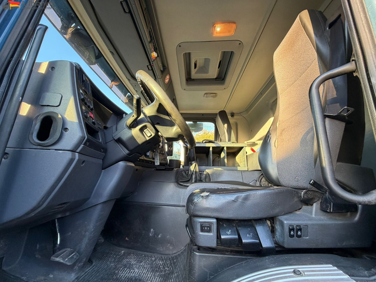 Scania B4X2 Edelstahlkipper für Tierkörperbeseitigung Kran MKG - Камион за ѓубре: слика 2 Scania B4X2 Edelstahlkipper für Tierkörperbeseitigung Kran MKG - Камион за ѓубре: слика 2