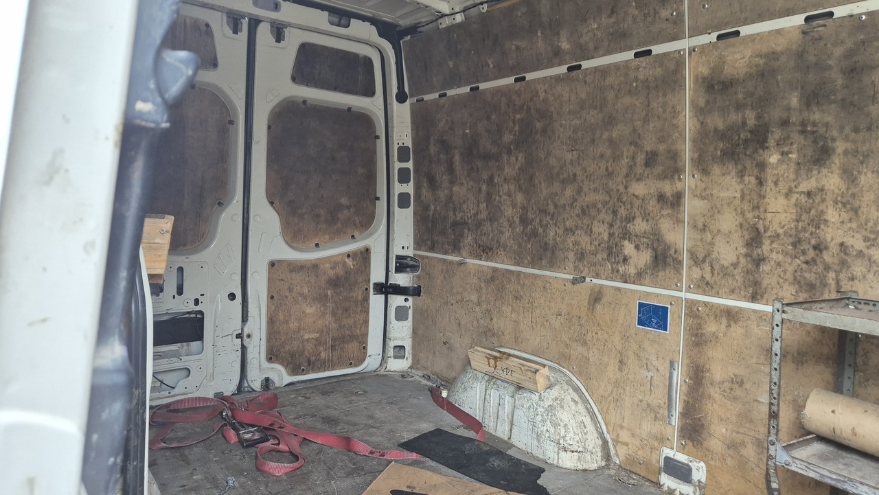 VW Crafter 2.5 Diesel Rost ja, technisch super, HU neu 01 2025 - Товарно комбе: слика 5 VW Crafter 2.5 Diesel Rost ja, technisch super, HU neu 01 2025 - Товарно комбе: слика 5