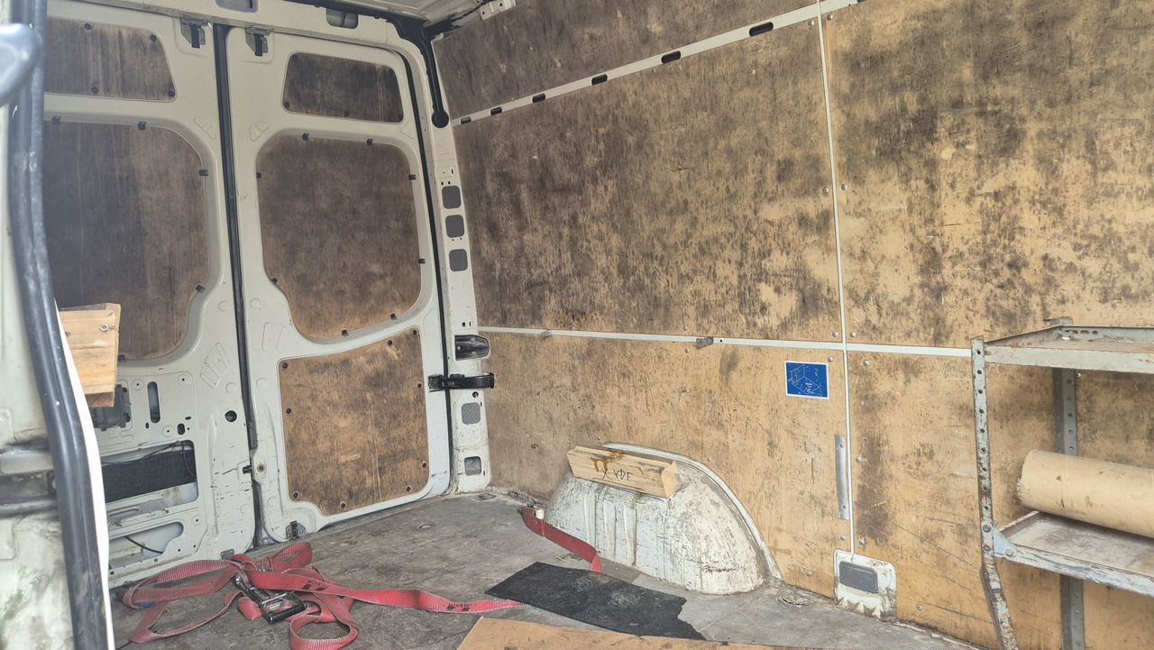 VW Crafter 2.5 Diesel Rost ja, technisch super, HU neu 01 2025 - Товарно комбе: слика 4 VW Crafter 2.5 Diesel Rost ja, technisch super, HU neu 01 2025 - Товарно комбе: слика 4