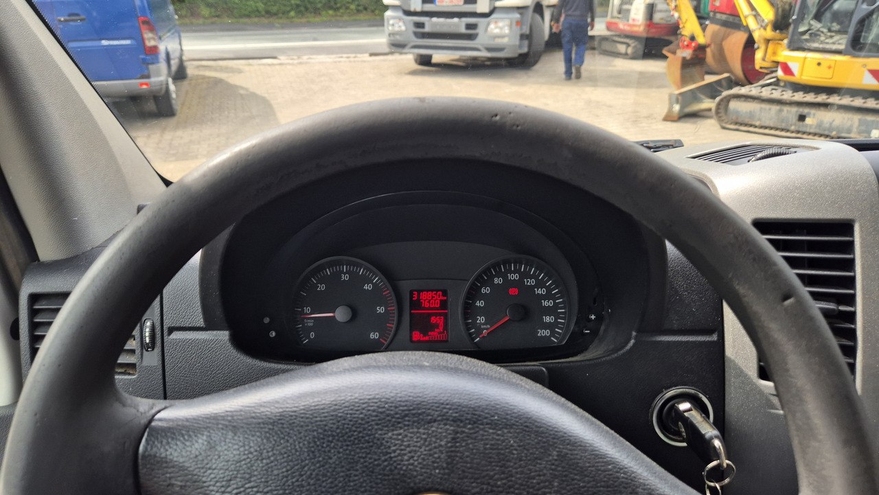 VW Crafter 2.5 Diesel Rost ja, technisch super, HU neu 01 2025 - Товарно комбе: слика 3 VW Crafter 2.5 Diesel Rost ja, technisch super, HU neu 01 2025 - Товарно комбе: слика 3
