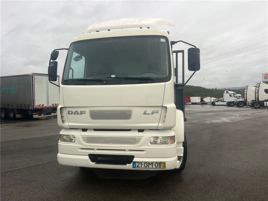 DAF LF 55.220 - Камион со платформа: слика 2 DAF LF 55.220 - Камион со платформа: слика 2
