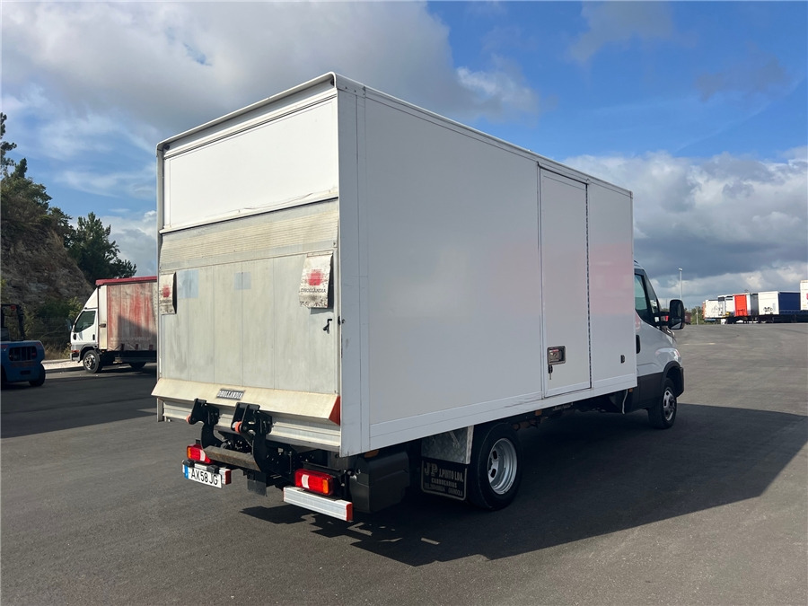 Iveco 35C16HA8 - Комбе фургон: слика 4 Iveco 35C16HA8 - Комбе фургон: слика 4