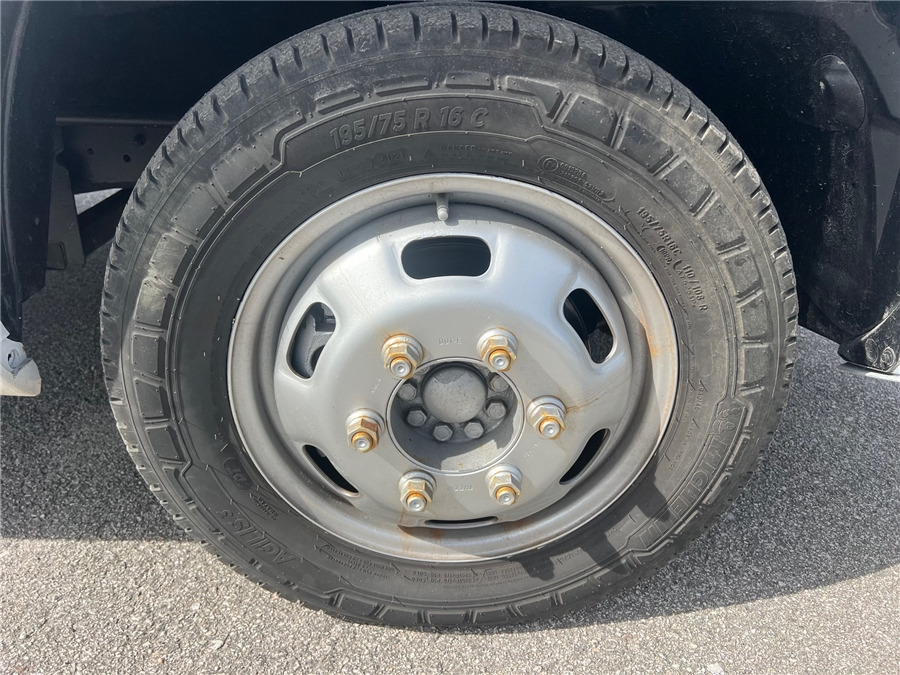 Комбе со отворен сандак Iveco 35C17: слика 16