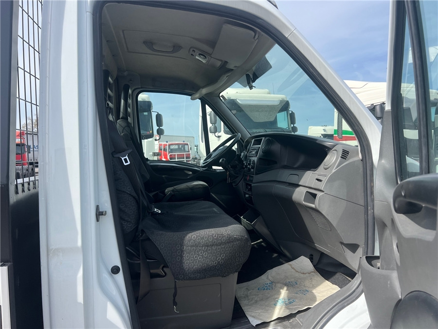 Комбе со отворен сандак Iveco 35C17: слика 15