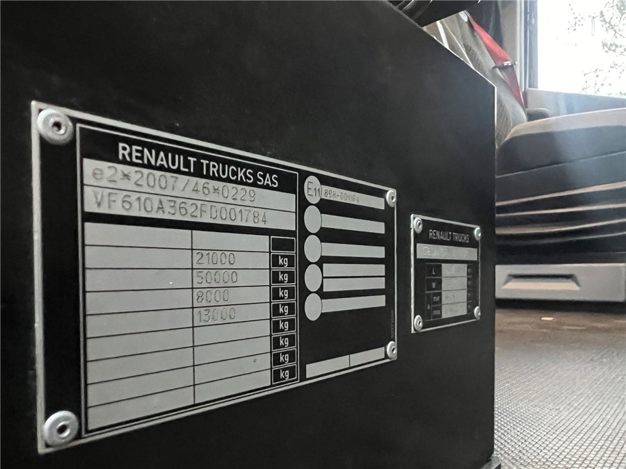 Камион влекач Renault T 520 HIGHCAB: слика 19