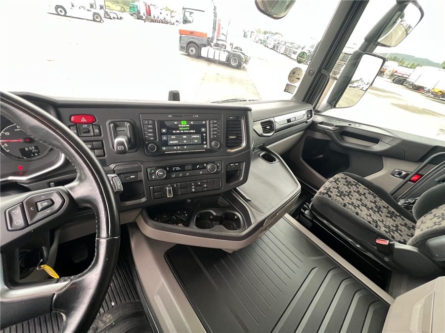 Камион влекач Scania R450: слика 16